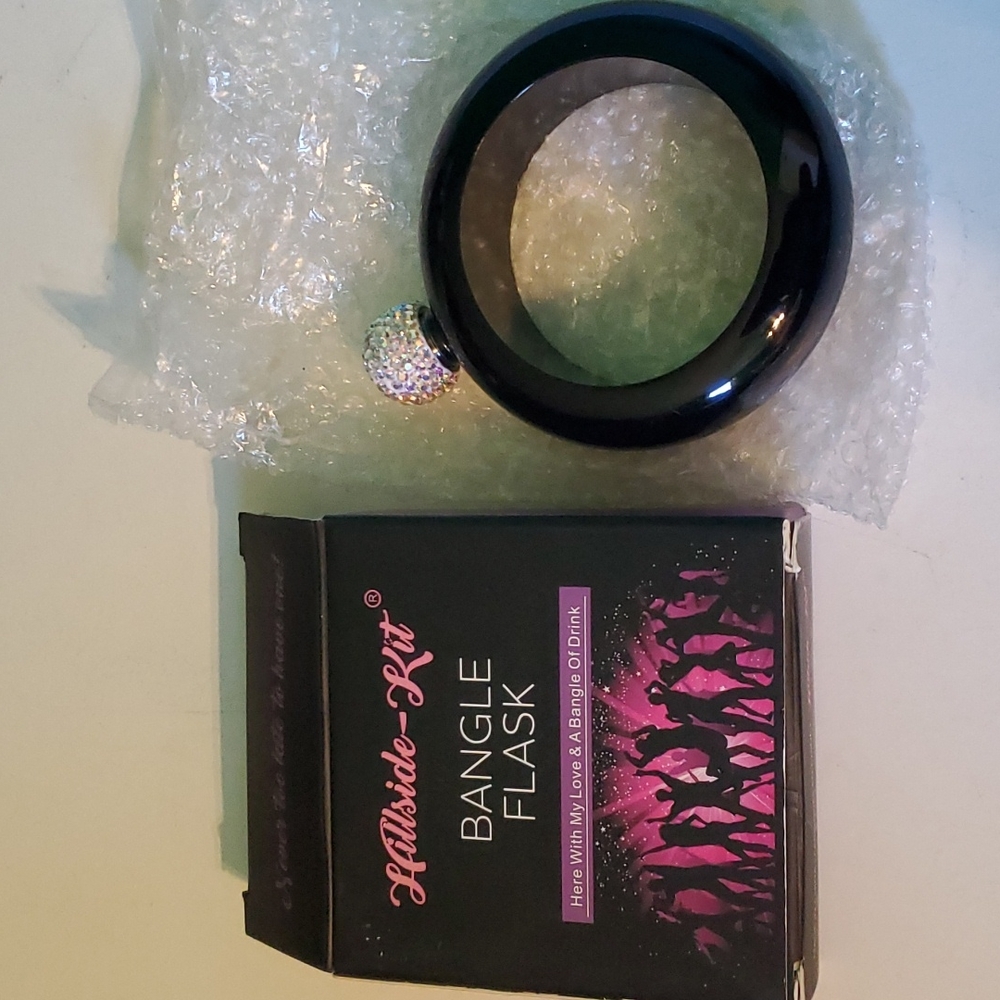 New Hillside kit black round bangle bracelet flask with rhinestone top